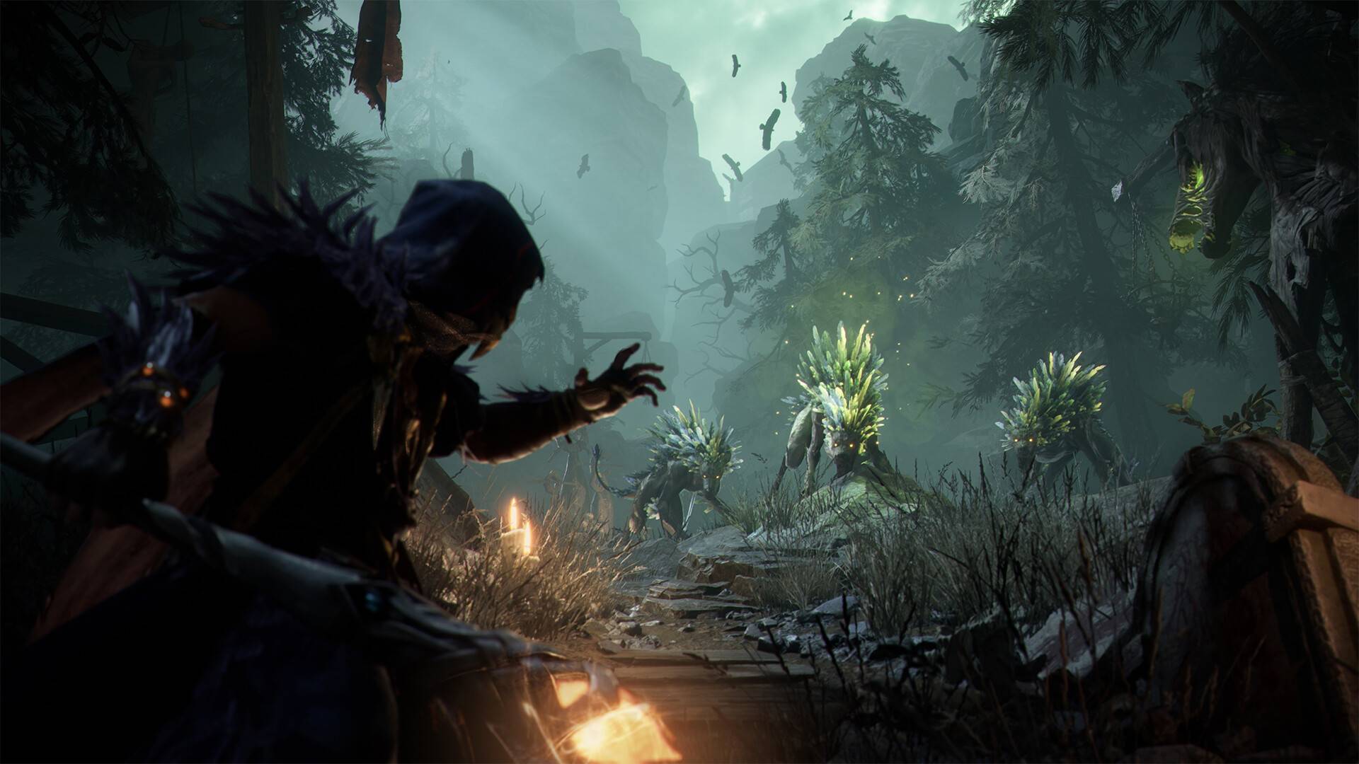 Kampfszene in Mistfall Hunter mit Spielerfigur und feindlichen Kreaturen im düsteren Wald