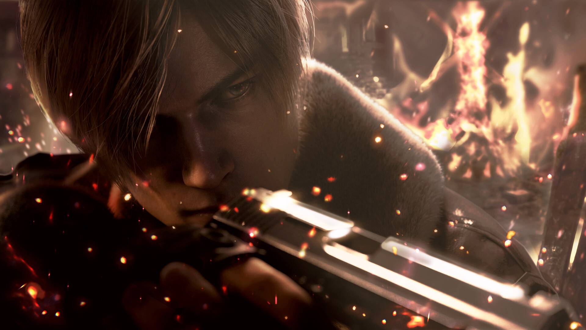 Leon S. Kennedy zielt mit Pistole vor brennendem Hintergrund in Resident Evil 4 Remake
