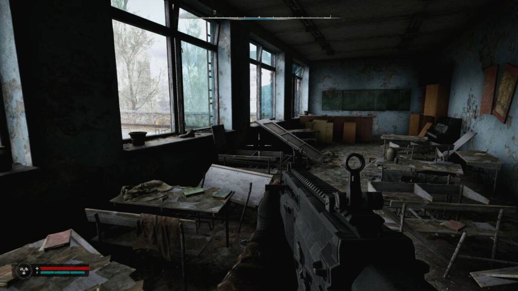 Verlassener Klassenraum aus der Ego-Perspektive in STALKER 2: Heart of Chornobyl