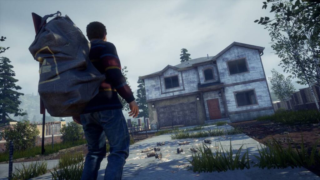 Überlebender mit großem Rucksack steht vor einem verlassenen Haus in State of Decay 2