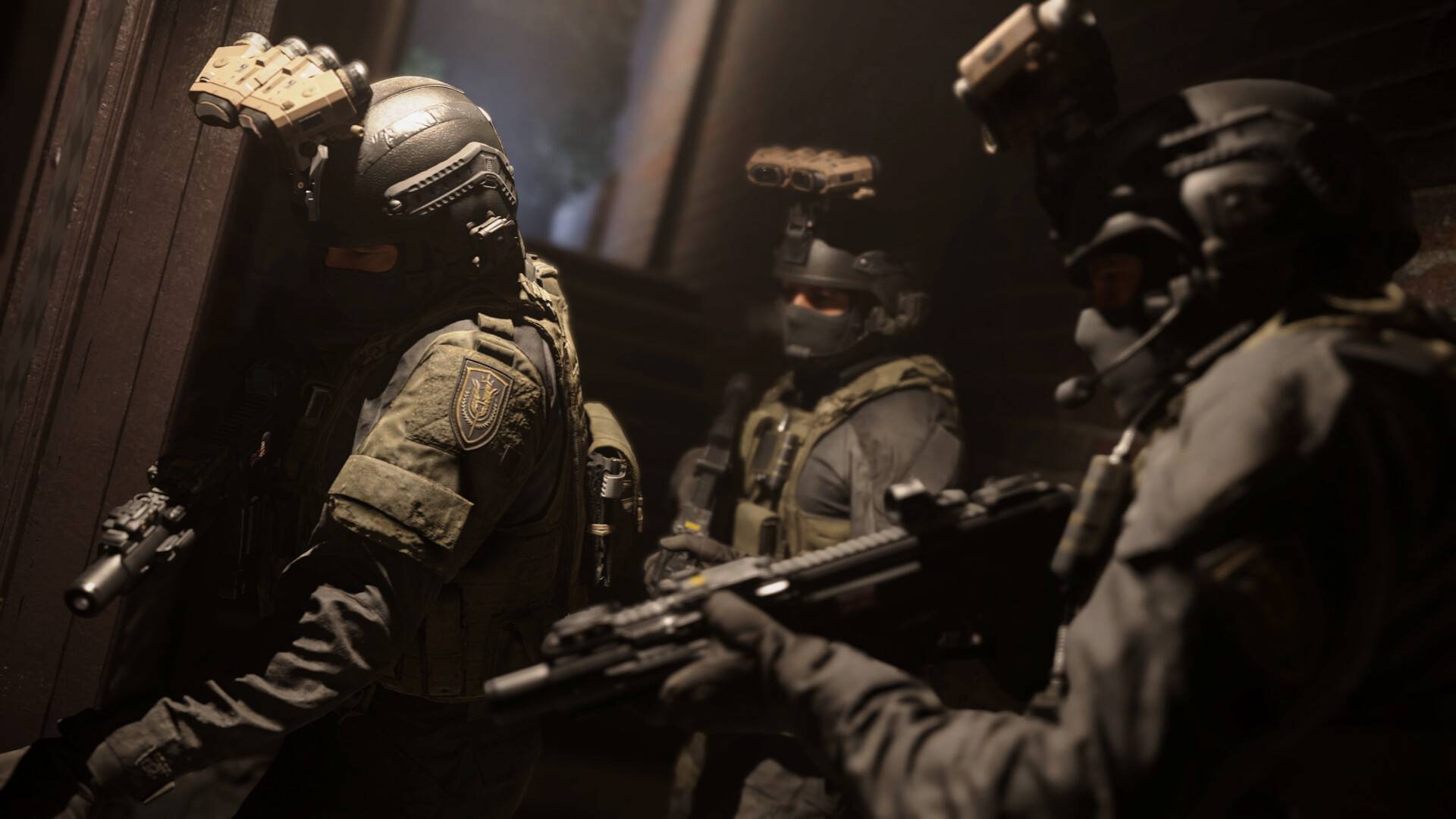 Spezialeinheit bereitet Sturm in Gebäude in Call of Duty Modern Warfare vor