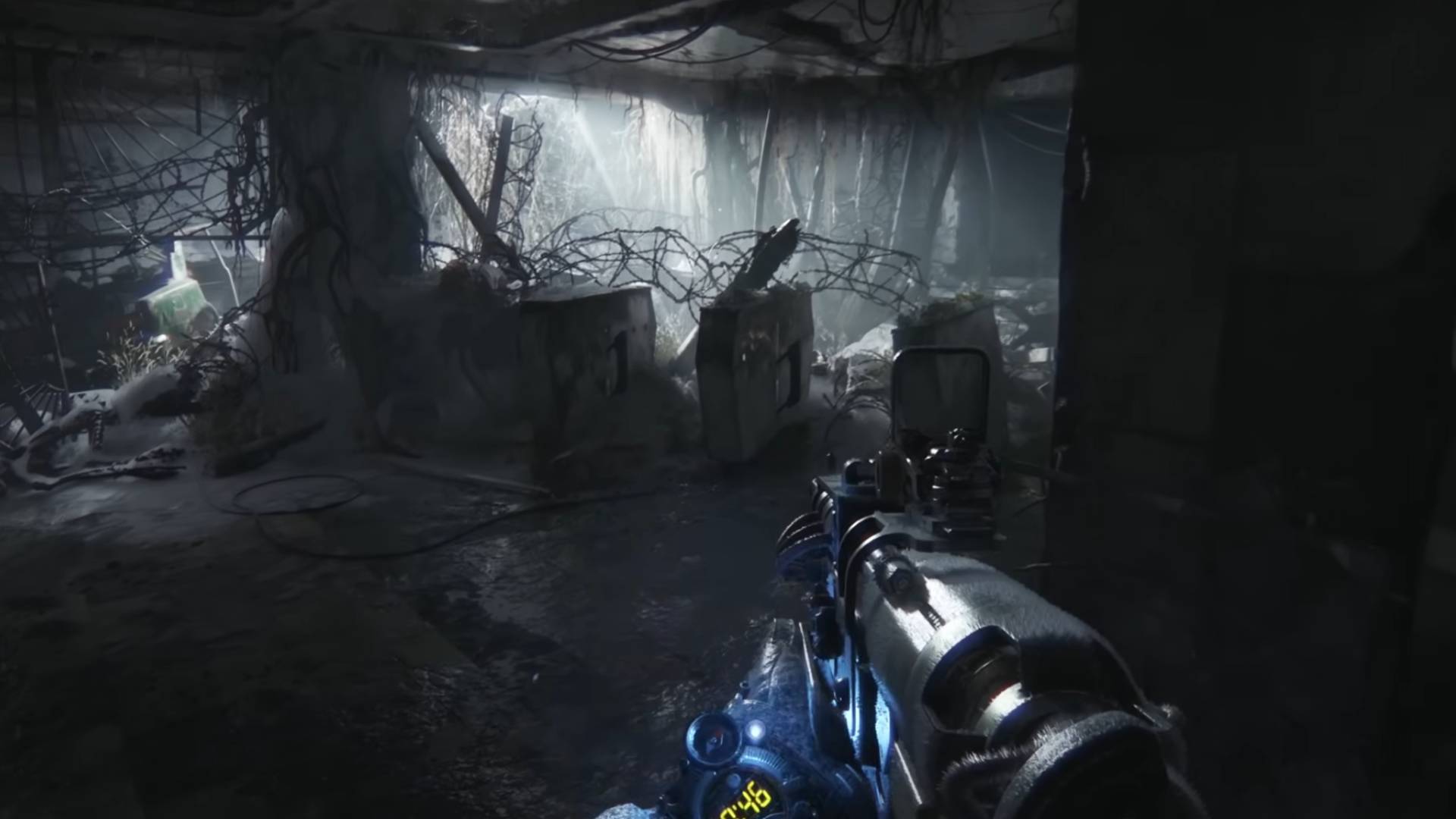 Metro 2039 Szene zeigt düsteren Tunnel mit überwucherter Ruine und gezogener Waffe in postapokalyptischer Atmosphäre