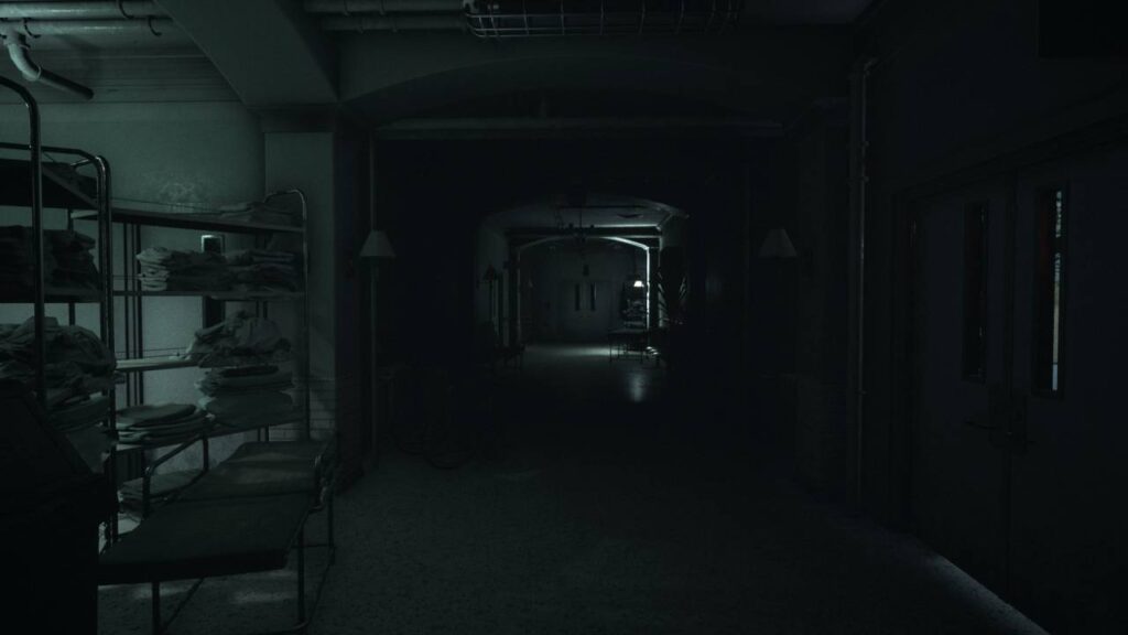 Spiele wie Resident Evil: dunkler Flur in einem verlassenen Haus in Visage