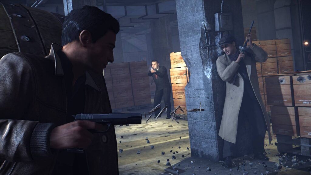 Mafia II: Definitive Edition zeigt Schießerei zwischen Gangstern in Lagerhalle während der Prohibitionszeit