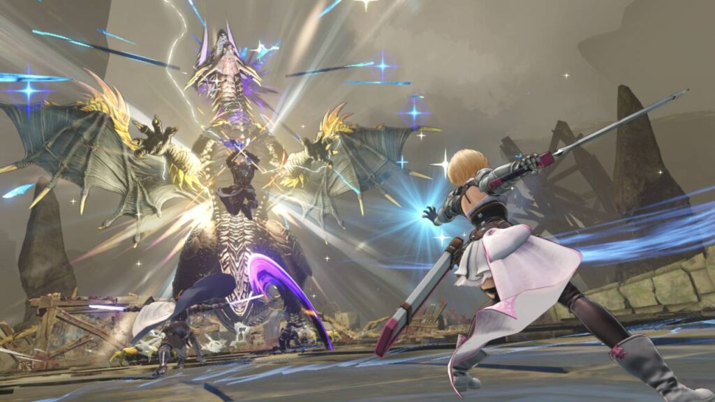 Eine Kämpferin aus Granblue Fantasy: Relink - Endless Ragnarok greift einen großen Drachengegner mit einer Lanze an.