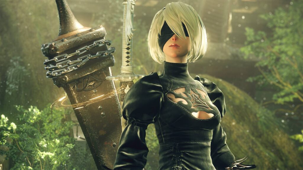 NieR: Automata zeigt 2B mit verbundenen Augen, schwarzem Outfit und Schwert in einer grünen, überwucherten Umgebung.