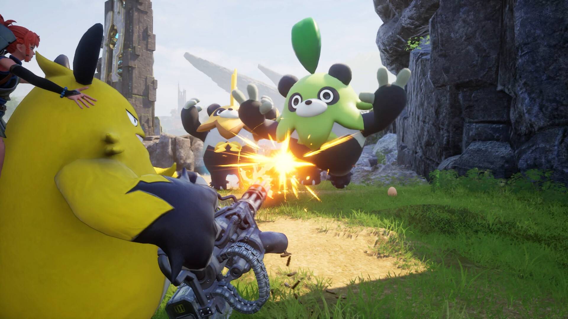 Ein gelbes Pal feuert in Palworld mit einer Minigun auf mehrere pandaartige Gegner in einer felsigen Graslandschaft.