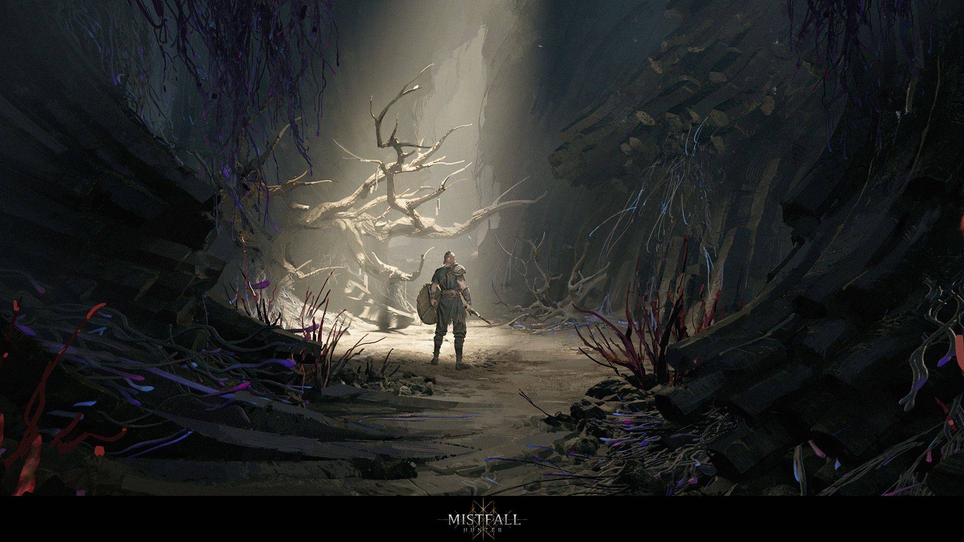 Ein einzelner Krieger erkundet in Mistfall Hunter eine düstere Höhle mit verdrehten Wurzeln und einem abgestorbenen Baum im Lichtschein.