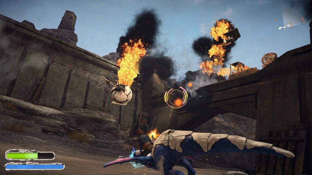Ein Reiter fliegt in Panzer Dragoon Zwei Remake auf einem Drachen durch eine brennende Industrieanlage und nimmt mehrere Ziele ins Visier.