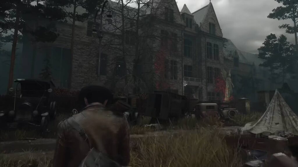 The Sinking City 2 Spieler steht vor einem düsteren Herrenhaus mit verlassenen Autos