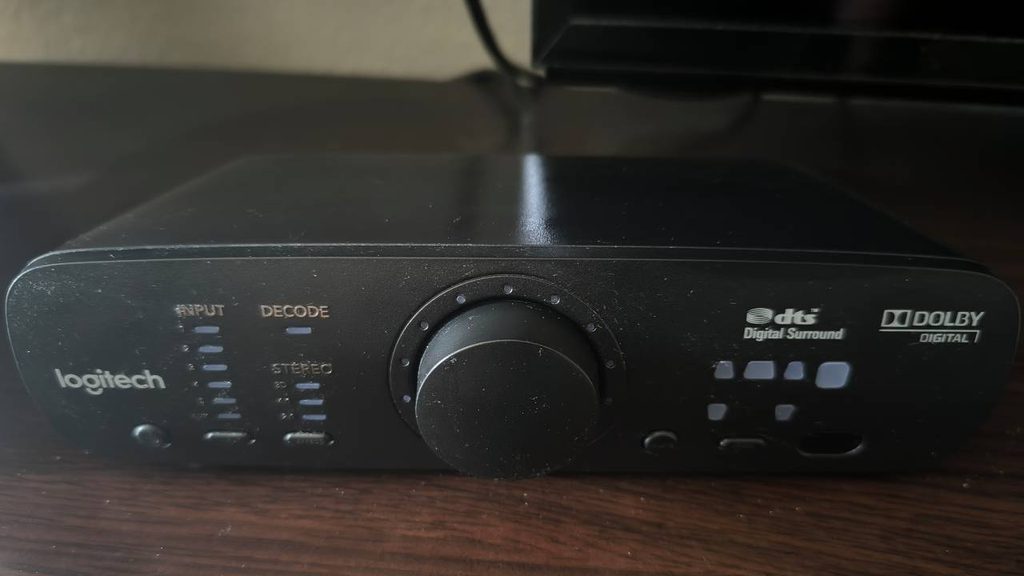 Logitech Z906 Steuereinheit mit Lautstärkeregler