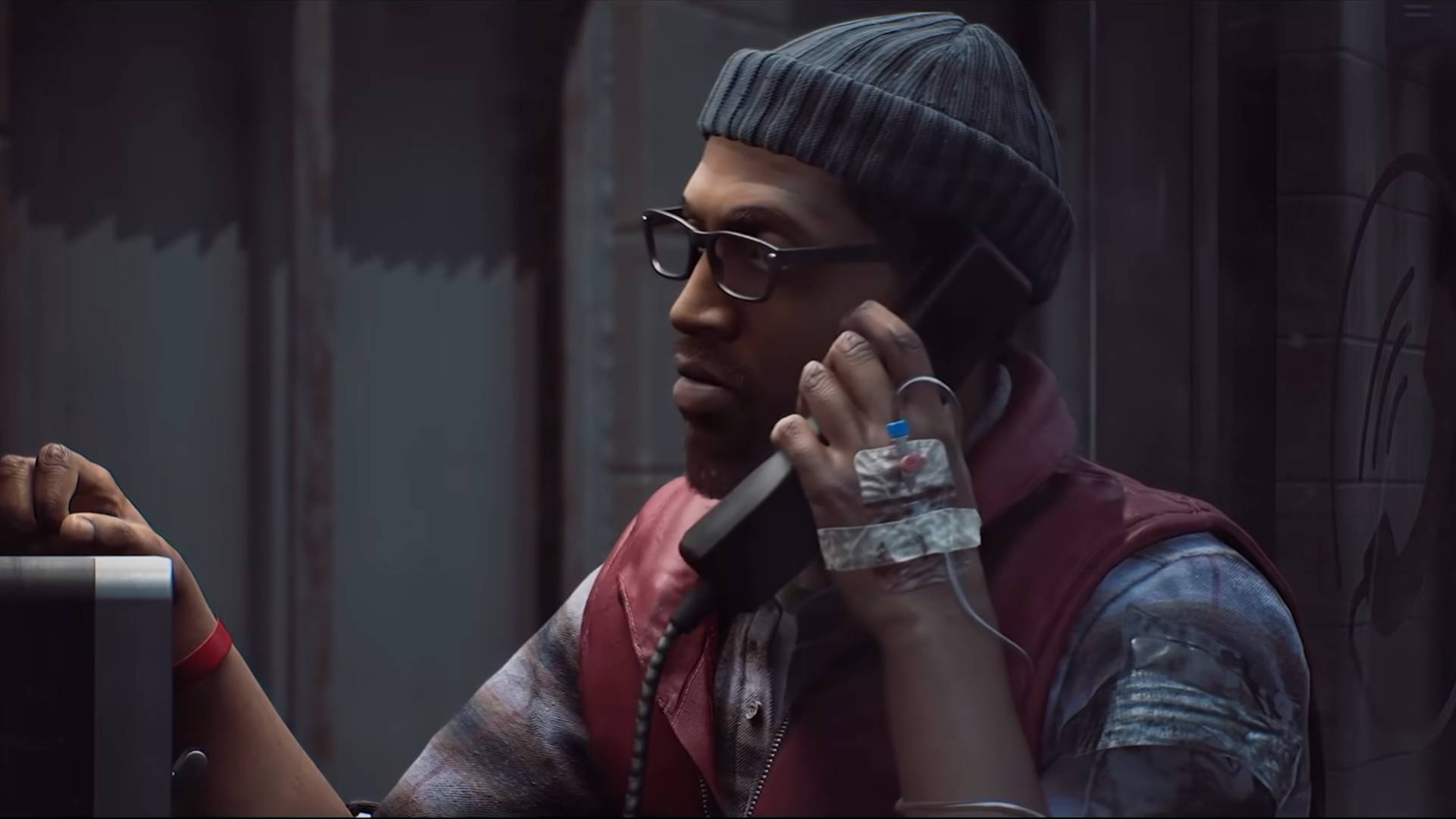 Silent Hill Townfall Mann telefoniert an einem öffentlichen Telefon