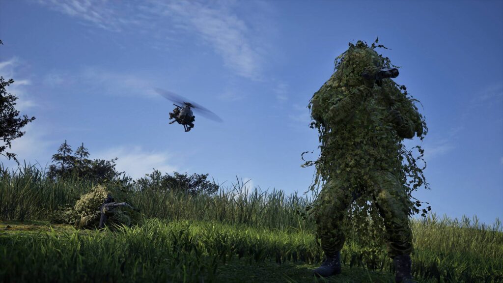 WARDOGS Soldat beobachtet mit Fernglas das Schlachtfeld