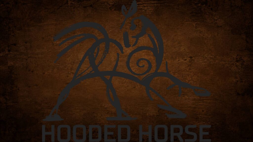 Logo von Hooded Horse im dunkelbraunem Hinetrgrund