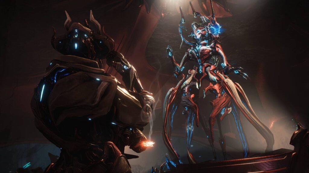 Warframe: Tau – Ein schwer gepanzerter Warframe steht einer riesigen, rot-blau leuchtenden außerirdischen Kreatur gegenüber.